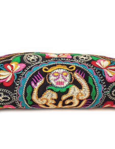 Schwarze, bestickte Clutch mit Gesichtsmotiv - blau