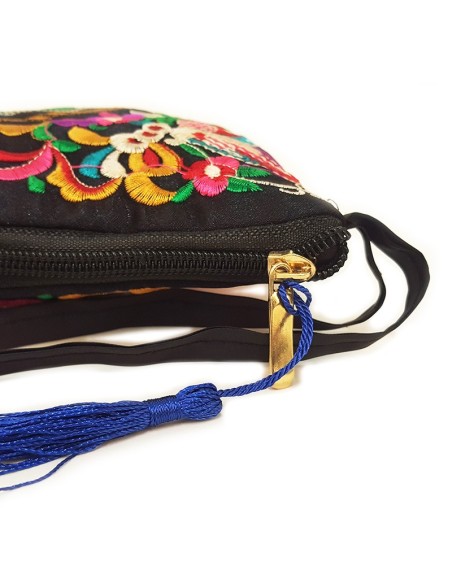 Schwarze, bestickte Clutch mit Gesichtsmotiv - blau