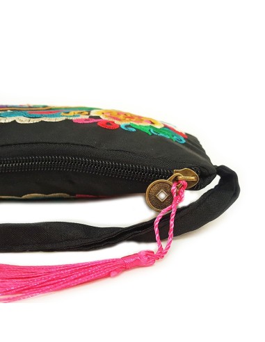 Black clutch bag embroidered with flowers - pink