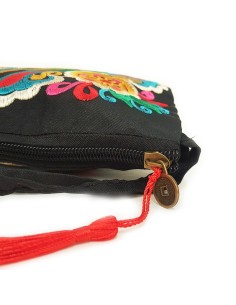 Pochette noire brodée motif fleurs - rouge 2