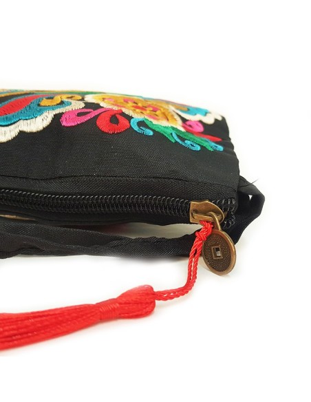 Black clutch bag embroidered with flowers - red