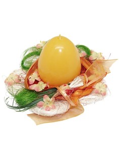Flowered Easter wreath with its candle